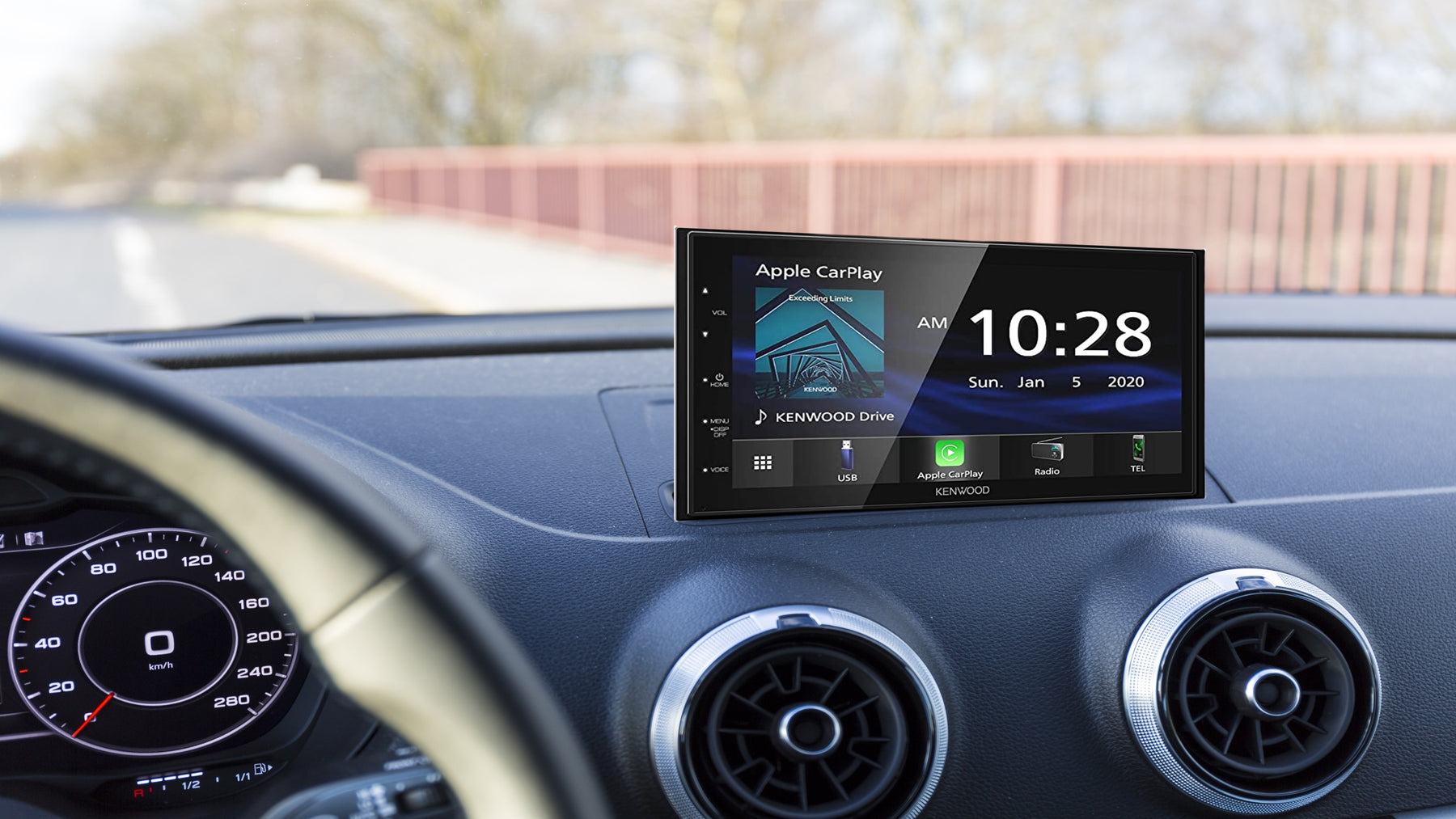 The importance of compatibility with wireless Apple CarPlay and Android Auto in car multimedia video receivers